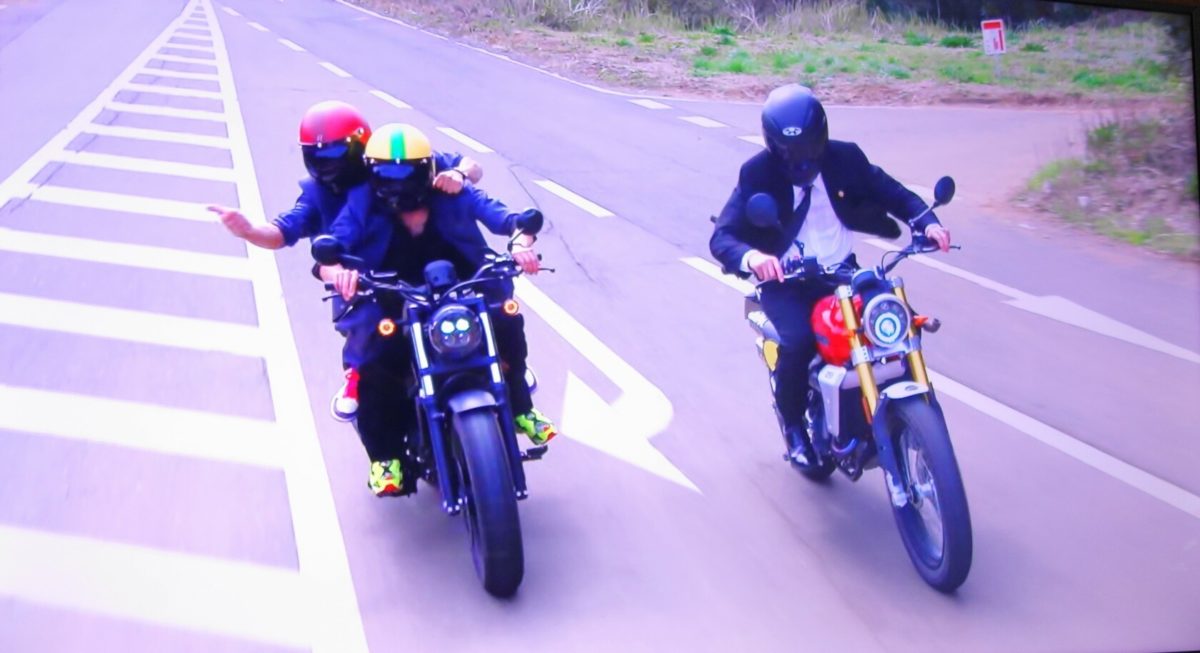 桜木建二がバイクに乗るシーン