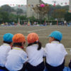運動会に臨む小学校低学年の子どもたち