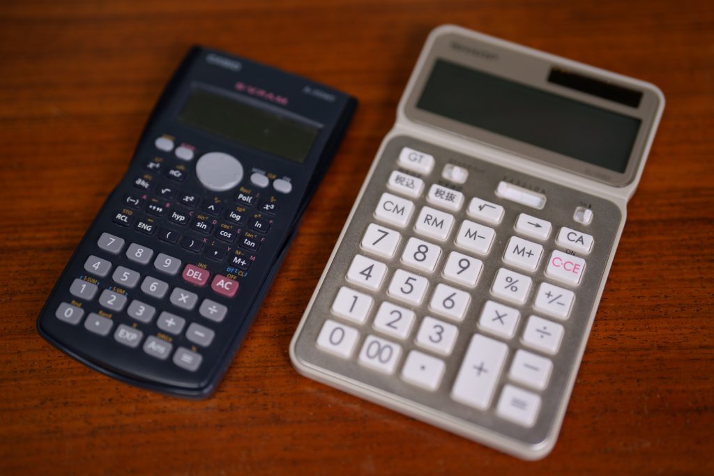 簿記用の電卓と関数電卓